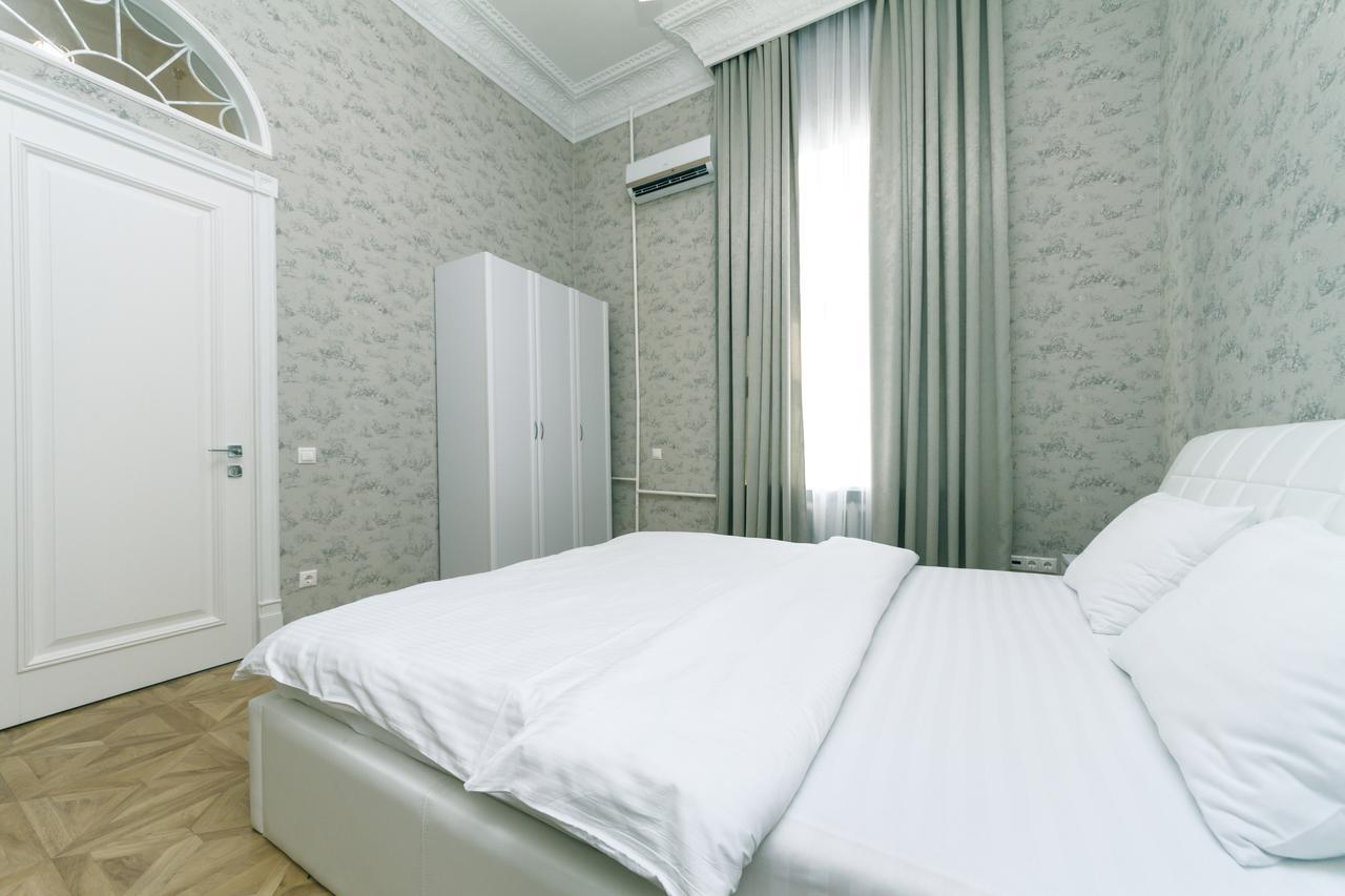 Vip Apartment Near Kreschatyk, 31А Pushkinska Street Kyiv Exterior photo