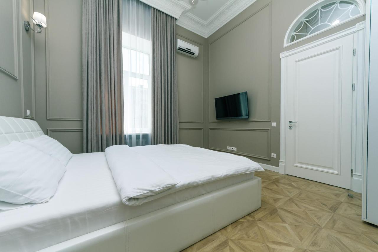 Vip Apartment Near Kreschatyk, 31А Pushkinska Street Kyiv Exterior photo