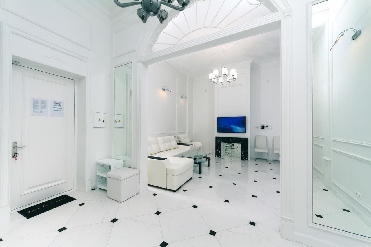 Vip Apartment Near Kreschatyk, 31А Pushkinska Street Kyiv Exterior photo
