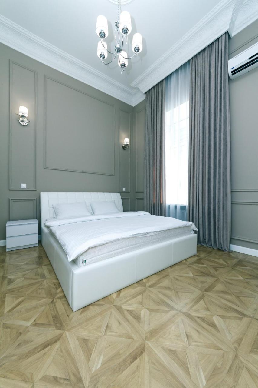 Vip Apartment Near Kreschatyk, 31А Pushkinska Street Kyiv Exterior photo