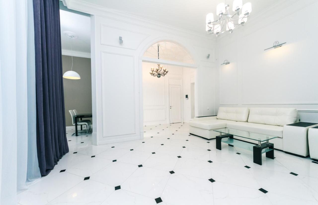 Vip Apartment Near Kreschatyk, 31А Pushkinska Street Kyiv Exterior photo