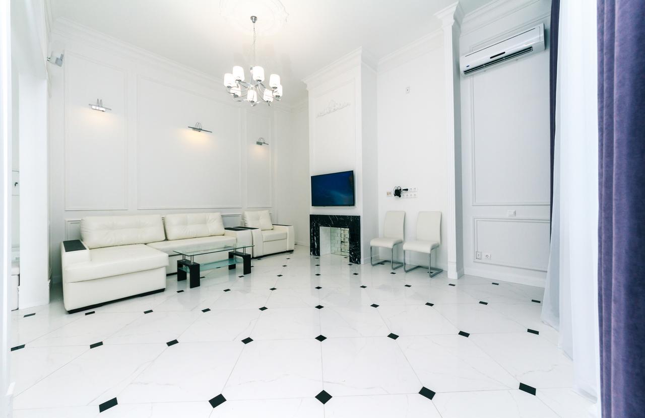 Vip Apartment Near Kreschatyk, 31А Pushkinska Street Kyiv Exterior photo