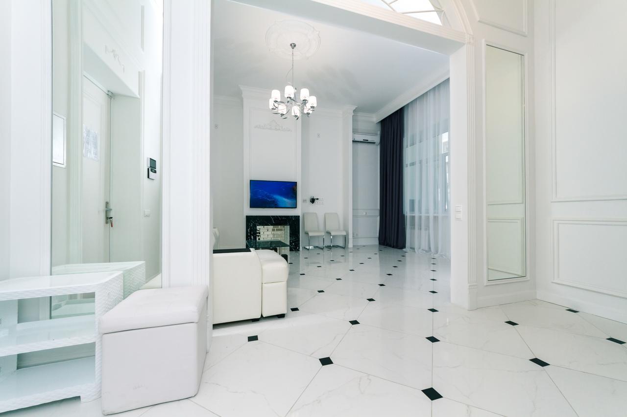 Vip Apartment Near Kreschatyk, 31А Pushkinska Street Kyiv Exterior photo