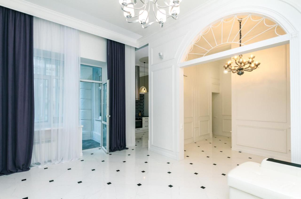 Vip Apartment Near Kreschatyk, 31А Pushkinska Street Kyiv Exterior photo