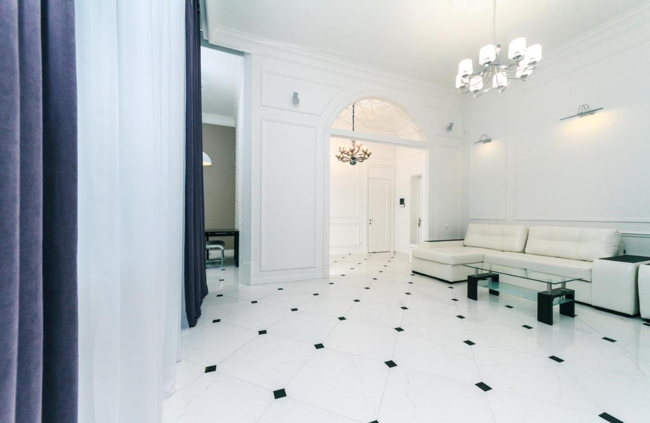 Vip Apartment Near Kreschatyk, 31А Pushkinska Street Kyiv Exterior photo